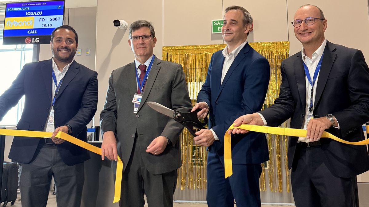 Flybondi abrió su operación en Perú con conexión directa Lima–Iguazú.