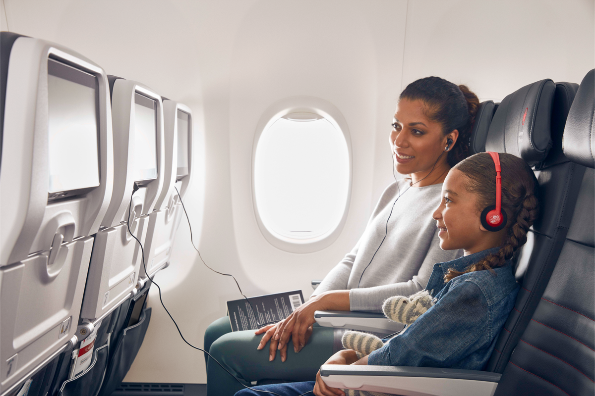 Más comodidad en los nuevos interiores de los Boeing B-737 MAX de Air Canada Rouge.