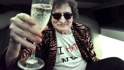 Buenos Aires celebra a Charly García en sus calles, estadios, teatros y otros rincones.