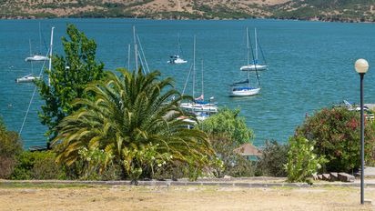 Lago Rapel, en la Región de OHiggins, la tercera que se espera tenga mayor volumen de visitas durante el verano 2024.