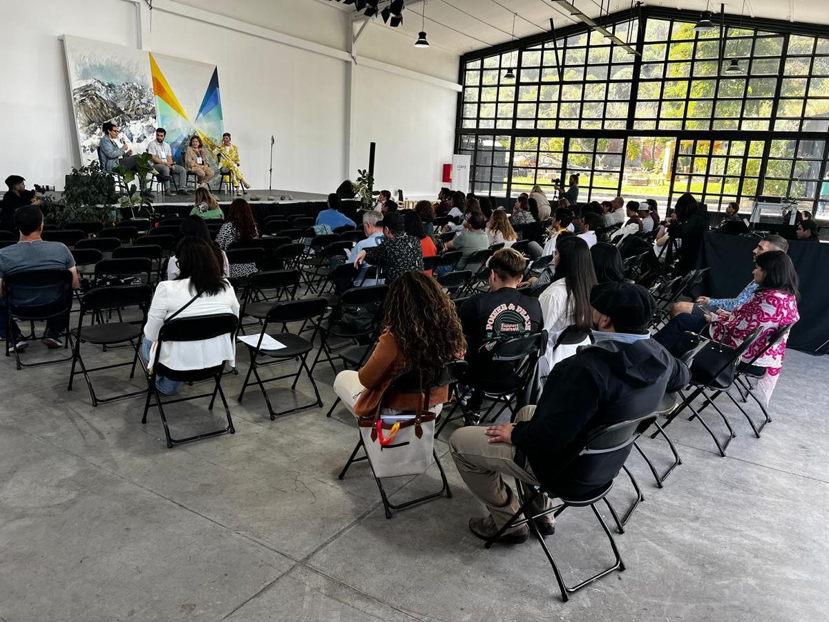 Operadores locales y profesionales participaron de Reimagina Turismo Santiago 2024, un encuentro dedicado a trabajar en la incorporación del turismo sostenible en el sector.