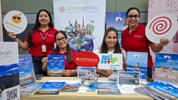 Sofía Zegarra y Flor Lagos, de Atipax, Jessica Lara, de la Oficina de Turismo de Aruba y Janicce Velit, de Atipax.