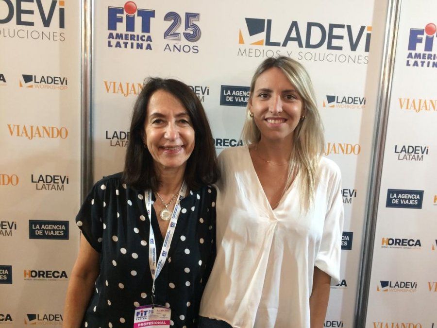 Alejandra Teich, representante de Oasis Hotels & Resorts para Argentina, Paraguay, Perú y Uruguay; y Catalina Sydor, ejecutiva para Argentina, Paraguay y Uruguay.