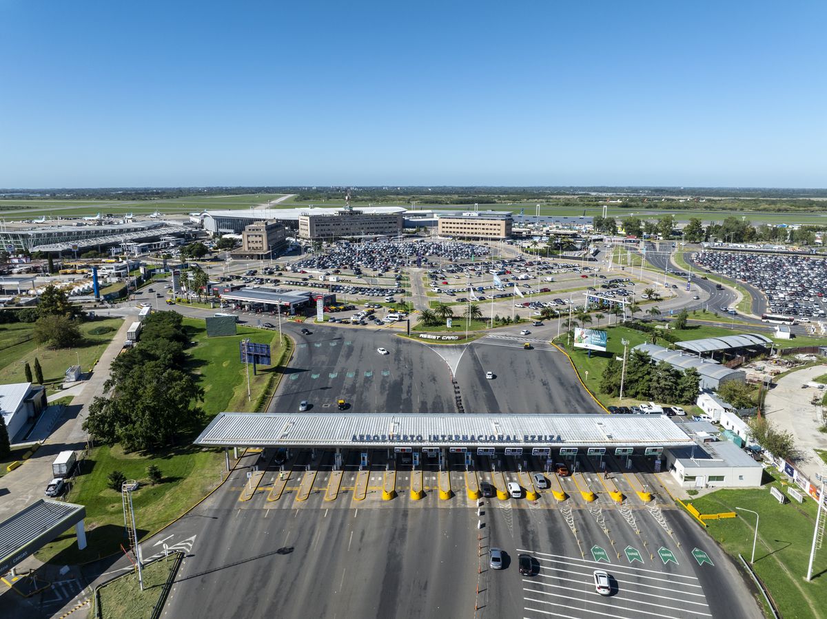 Aeropuertos Argentina administra el Aeropuerto Ministro Pistarini de Ezeiza.