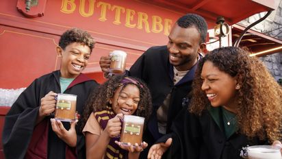 Universal Parks & Resorts celebra la Temporada de Butterbeer en The Wizarding World of Harry Potter