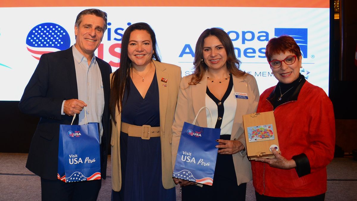 Patrick Ivars, director de ventas para América Latina de Visit Orlando, Marita Villalba, gerente general de Visit USA Perú, Johana Pardo, representante de Visit Orlando y Diana Sosa, gerente comercial para Latinoamérica de United Park & Resorts.