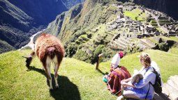 Ministro Lozada anunció que a finales de junio se reinician los viajes nacionales en Perú.