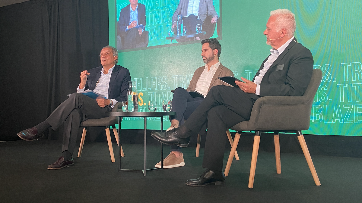 Javier Águila, presidente del grupo EAME, Hyatt Hotels Corporation, y Raúl González, CEO EMEA de Barceló Hotel Group.