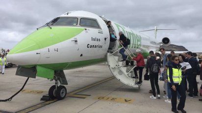 Vuelo de Binter con origen en Canarias, uno de los que ALA asegura que está adelantando dinero por las subvenciones en vuelos a residentes.