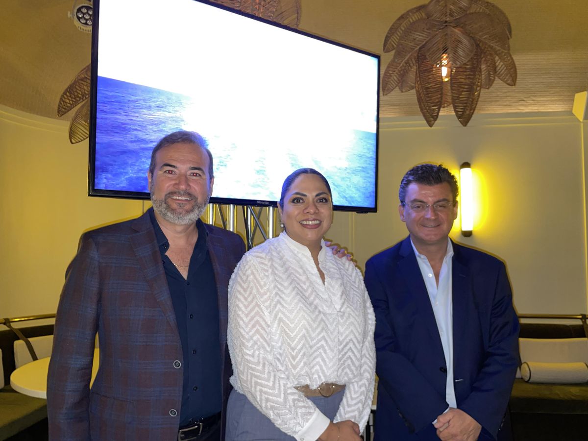 Christian Sierralta (Silversea), Sandra Escalona y Alberto Muñoz (Royal Caribbean).
