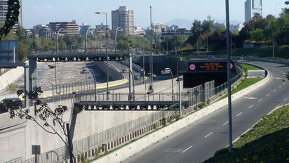 Turistas australianos sufrieron encerrona tras salir del aeropuerto de Santiago