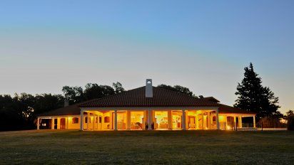 Ideal para una escapada desde la Ciudad de Buenos Aires, la Estancia La Sistina asegura un ambiente de tranquilidad.