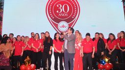Andrés Rincón, CEO de CIC Travel, junto al equipo regional de la mayorista.