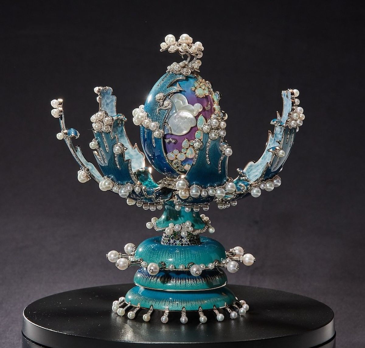 El huevo Fabergé que se exhibirá de manera permanente en el Grandeur. El huevo Fabergé que se exhibirá de manera permanente en el Grandeur.