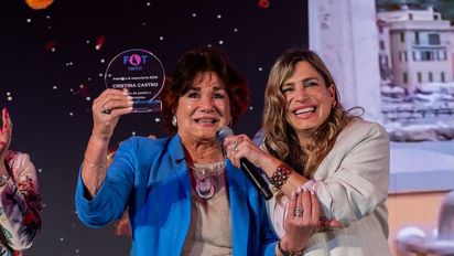 Cristina Castro recibió el reconocimiento de FEMTUR por parte de su hija, Mercedes Meme Castro.
