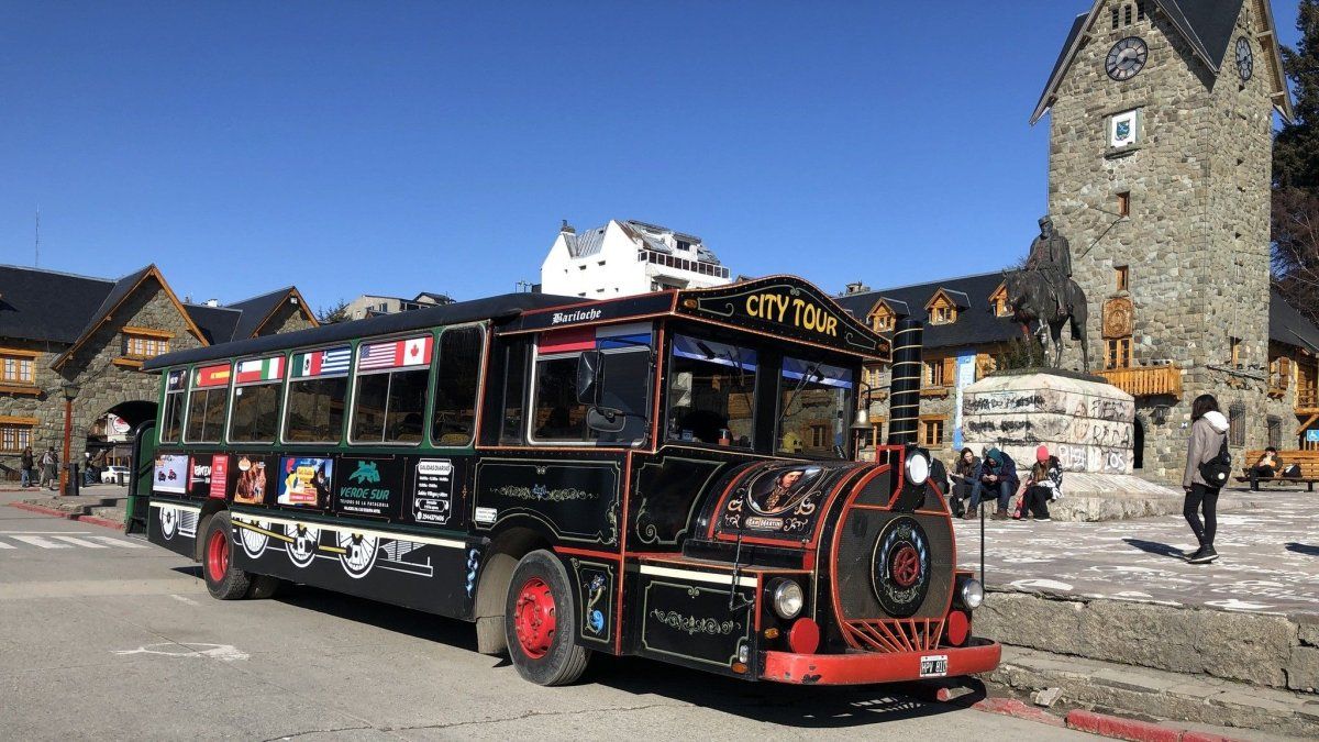 Vacaciones de invierno2025 en Bariloche: el trencito que recorre el destino cuesta $ 10 mil porpersona.&nbsp;