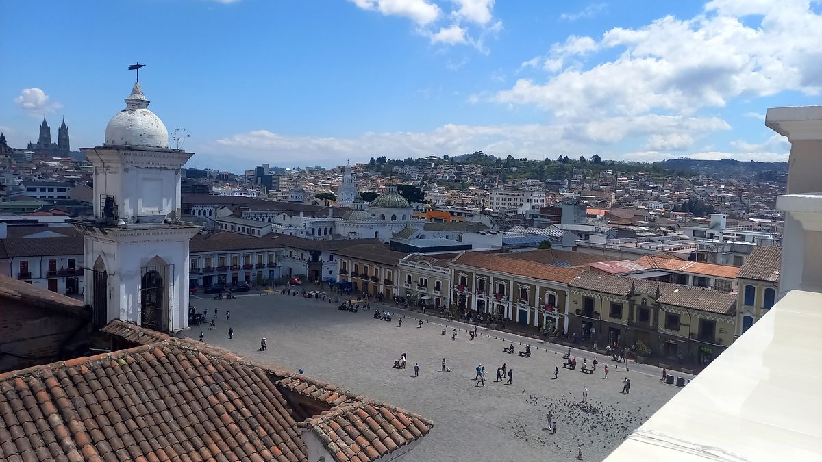 Vista del Hotel Sucre a la Plaza de San Francisco.
