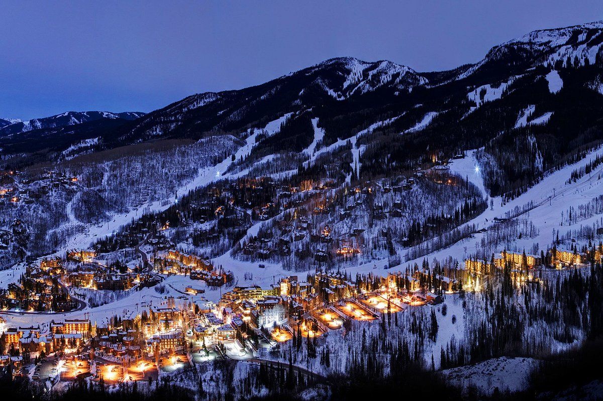 Aspen Village es un destino encantador en medio de las montañas.