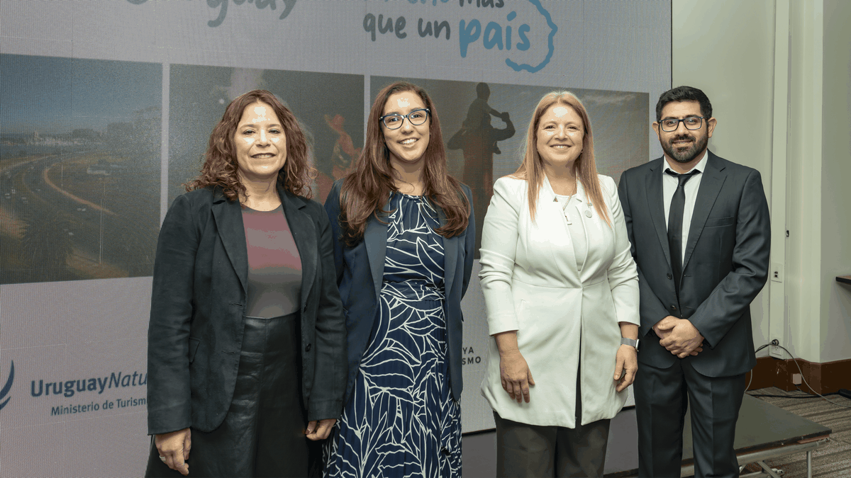 María Julia Fernández, coordinadora de Promoción de la Cámara Uruguaya de Turismo; Mercedes Corominas, embajadora de Uruguay en Colombia; Marina Cantera, presidente de la Cámara Uruguaya de Turismo (Camtur); y Martín Lameiro encargado de contenidos del Ministerio de Turismo.