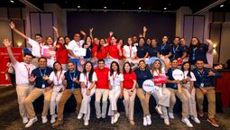 Equipo de Europamundo junto a sus representantes oficiales en Perú.