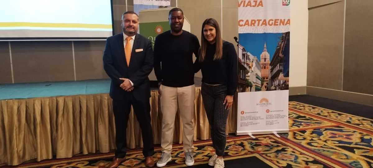 Fidel Murgueytio Gerente General de Maxitravel, Edison Méndez futbolista ecuatorianos y sponsor de Maxitravel y Daniela Luna de la empresa 