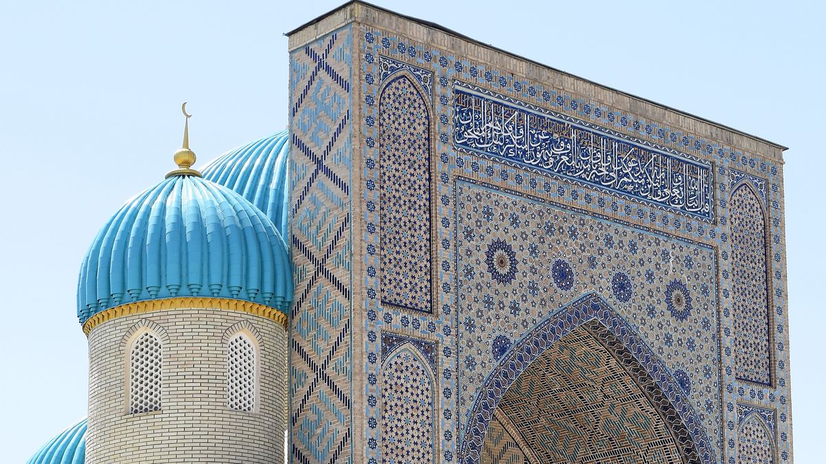 Special Tours acerca a los viajeros latinoamericanos la propuesta de conocer Uzbekistán, uno de los grandes escenarios de la Ruta de la Seda. Special Tours acerca a los viajeros latinoamericanos la propuesta de conocer Uzbekistán, uno de los grandes escenarios de la Ruta de la Seda.