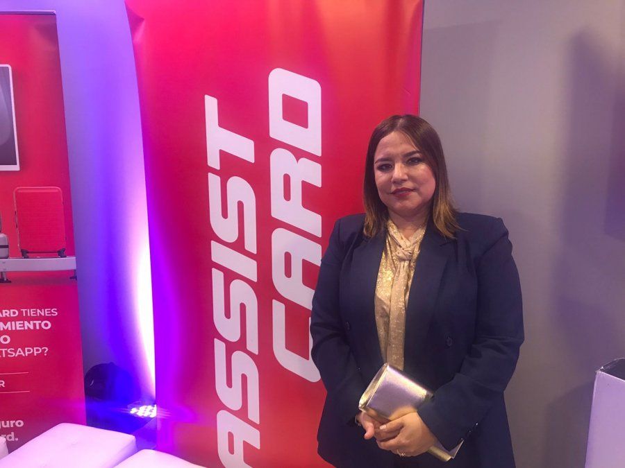Durante la segunda Convención Nacional de Grupo GEA en Perú, Ladevi conversó con Claudia Díaz, gerente Comercial de Assist Card para Perú. - Ladevi Medios y Soluciones Durante la segunda Convención Nacional de Grupo GEA en Perú, Ladevi conversó con Claudia Díaz, gerente Comercial de Assist Card para Perú.