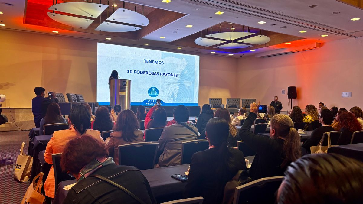 Agentes de viajes en el seminario del Caribe Mexicano en EPTU 2026.