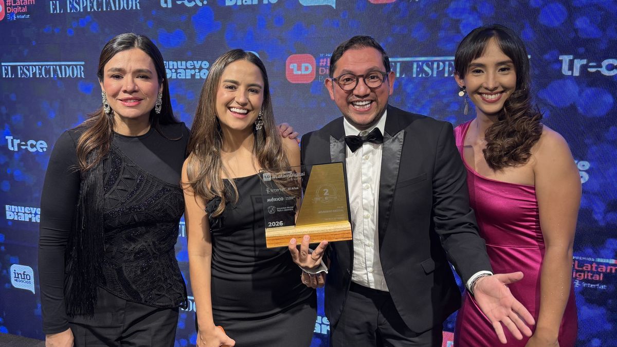 Laura Muñoz, presidente de On Vacation; Ana María Rincón, gerente de Mercadeo y Ventas; David Zorro, Brand Marketing Manager; y Karla Amaya, directora de Marketing Digital de On Vacation, durante la ceremonia de los Premios Latam Digital 2026 realizada en Bogotá.