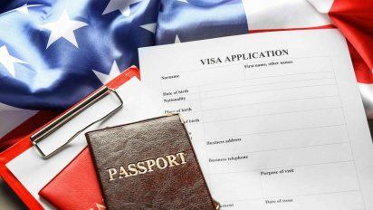 U.S. Travel Association estima que Estados Unidos perderá cerca de 7 millones de visitantes potenciales y US$ 12 mil millones en ingresos en 2023 debido a la espera de entre 400 y 800 días para obtener la visa.&nbsp;