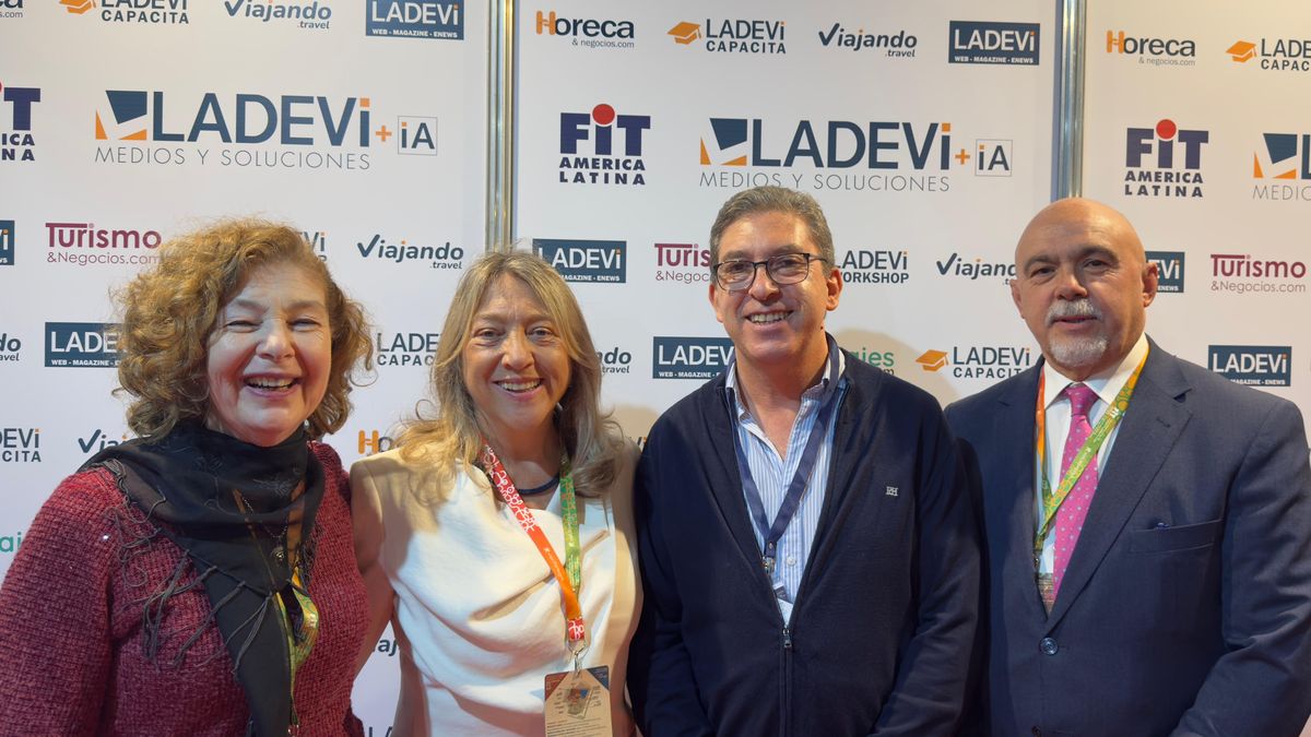 Patricia Azia, ejecutiva de ventas Ladevi; Claudia Gonzalez, directora comercia Ladevil; Sebastian Falus, CEO TIJE travel Tech, Gonzalo Yrurtia, director Ladevi. Patricia Azia, ejecutiva de ventas Ladevi; Claudia Gonzalez, directora comercia Ladevil; Sebastian Falus, CEO TIJE travel Tech, Gonzalo Yrurtia, director Ladevi.