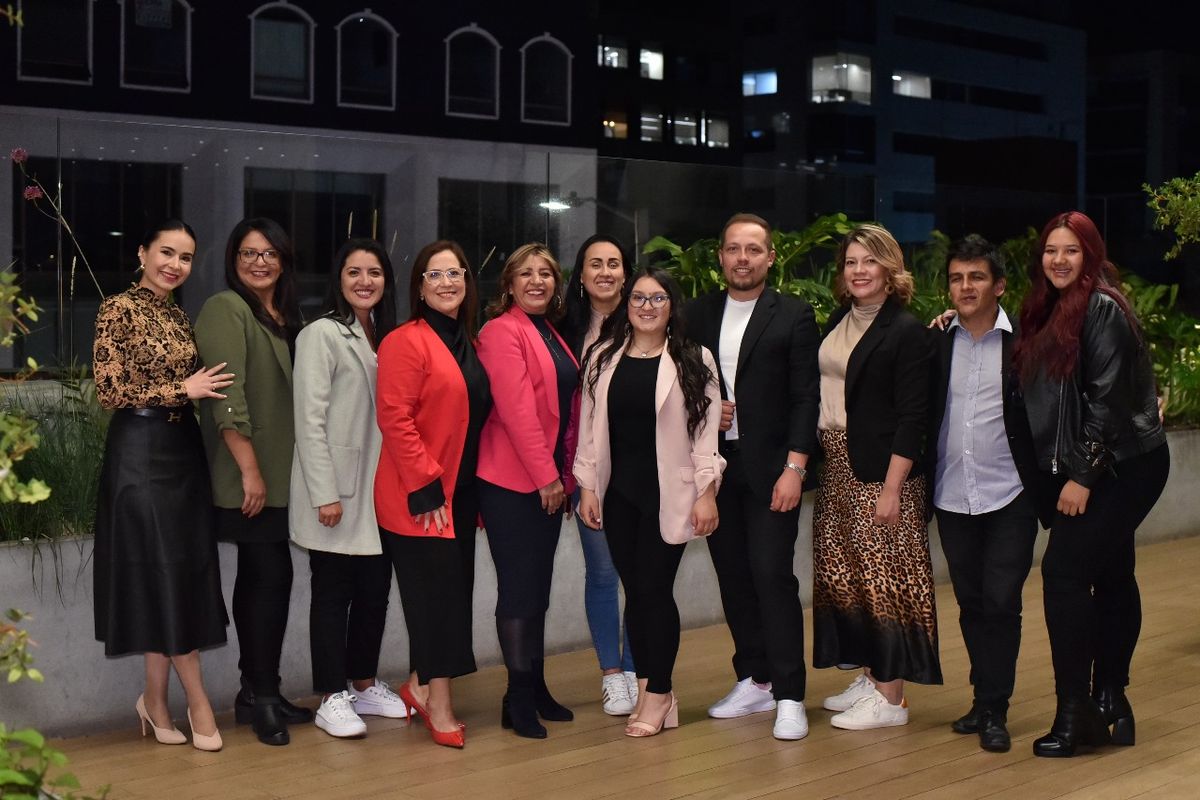 Equipo de PriceAgencies en el cierre de caravana en Bogotá.