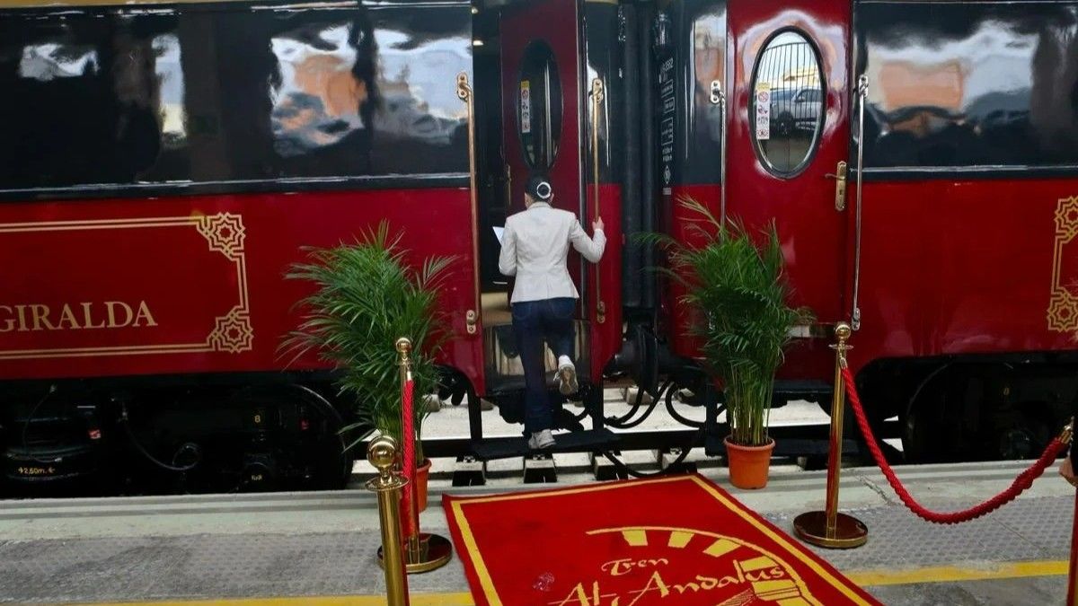 Renfe cuenta con opciones exclusivas como sus trenes turísticos de lujo, entre ellos El Transcantábrico o Al Ándalus, también disponibles en GoTrenes.