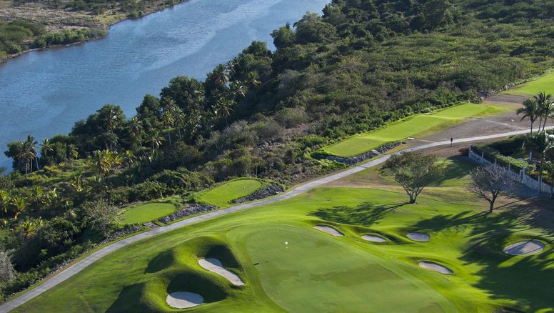 Casa de Campo Resort and Villas es el destino predilecto y el más completo del Caribe para jugar golf en algunos de los campos más reconocidos a nivel mundial.