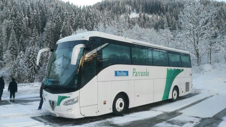 Un autobus de TraBax en los Alpes austríacos, antes de que la compañía cese sus actividades.