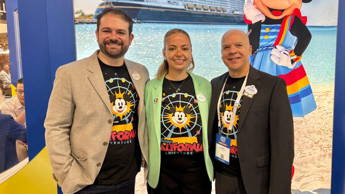 Disney Destinations: Alejandro Flores, Regina Osuna y Ramiro Vázquez.