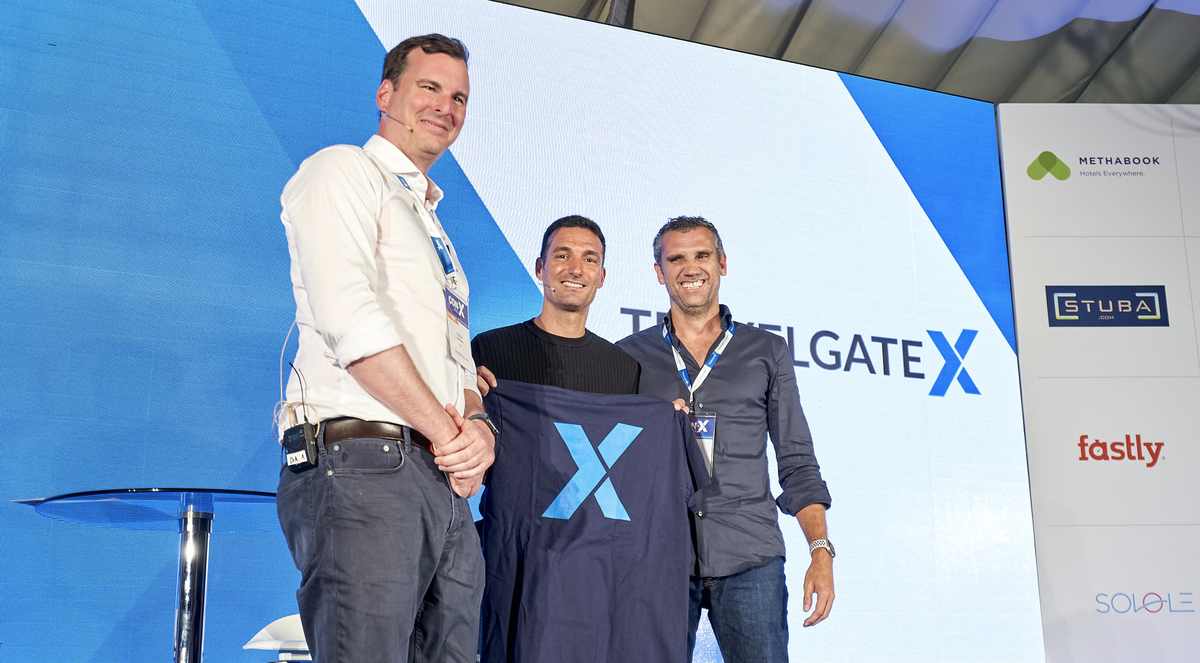 Scaloni y el resto del equipo de CON-X