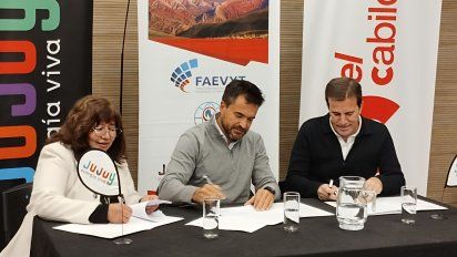 Jujuy se suma al Registro Nacional de Agencias de Viajes de Faevyt. Mónica Choque, Federico Posadas y Andrés Deyá firmaron el acuerdo.