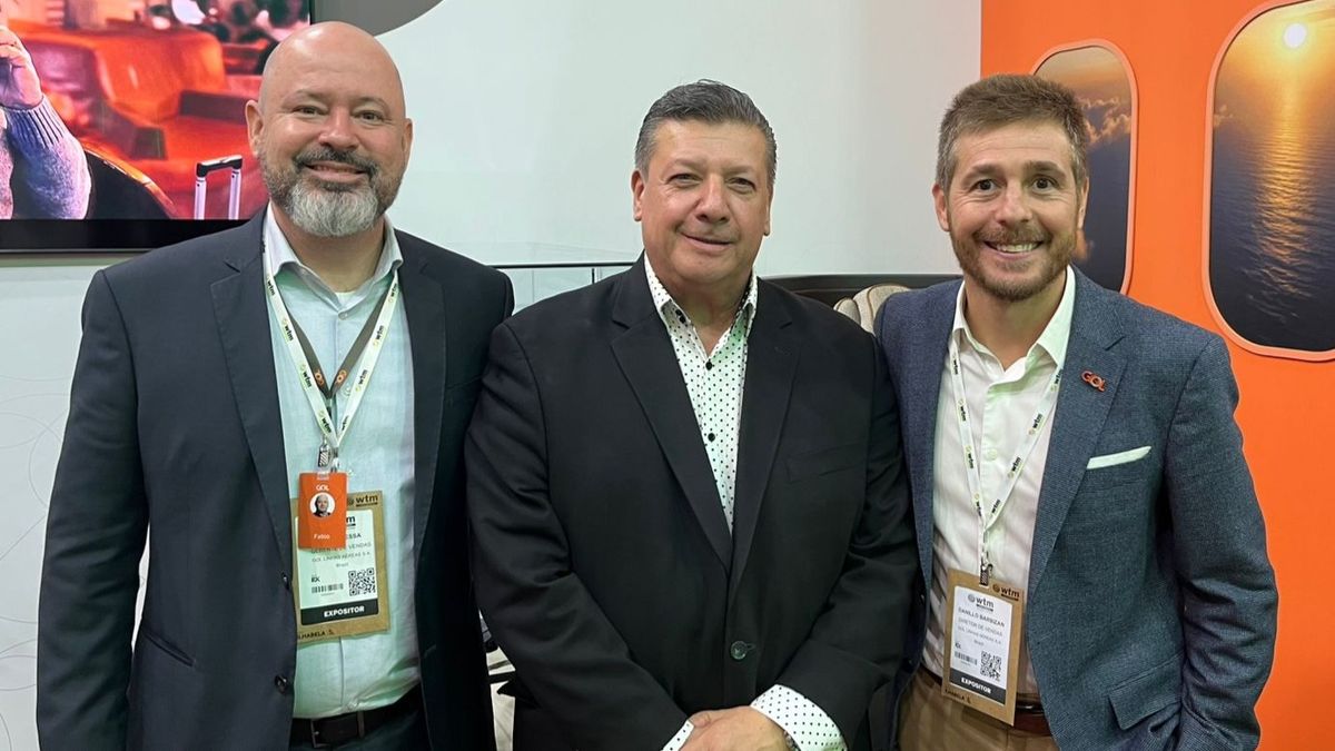 Caribe Mexicano: Jorge Luis Tellez Vignet junto a F&aacute;bio Lessa y Danilo Barbizan, de Gol Linhas A&eacute;reas.