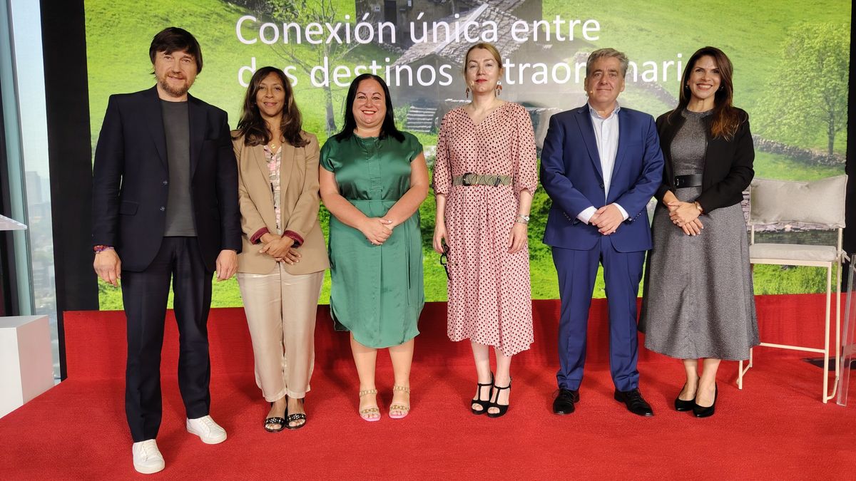 Directivas de Iberia junto a delegados de Cantabria.