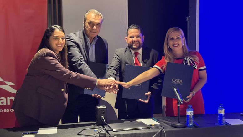 Firma del acuerdo entre la Agencia de Promocion Turística de Centroamérica (CATA) y CEAV.