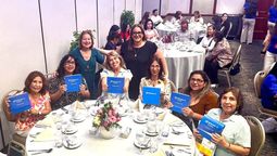 Elke Daum, gerente de ventas de Carrusel Travel junto a las agencias de viajes invitadas.