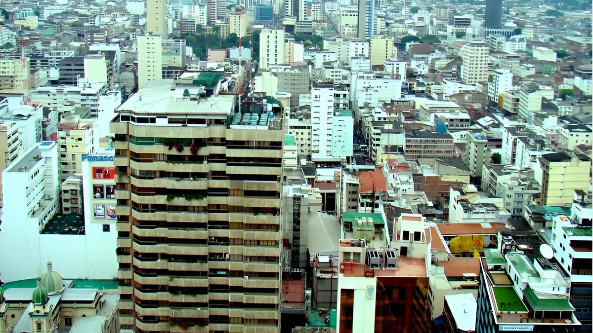 Varias edificaciones del centro de Guayaquil yacen abandonadas, debido a la inseguridad. - Ladevi Medios y Soluciones Varias edificaciones del centro de Guayaquil yacen abandonadas, debido a la inseguridad.