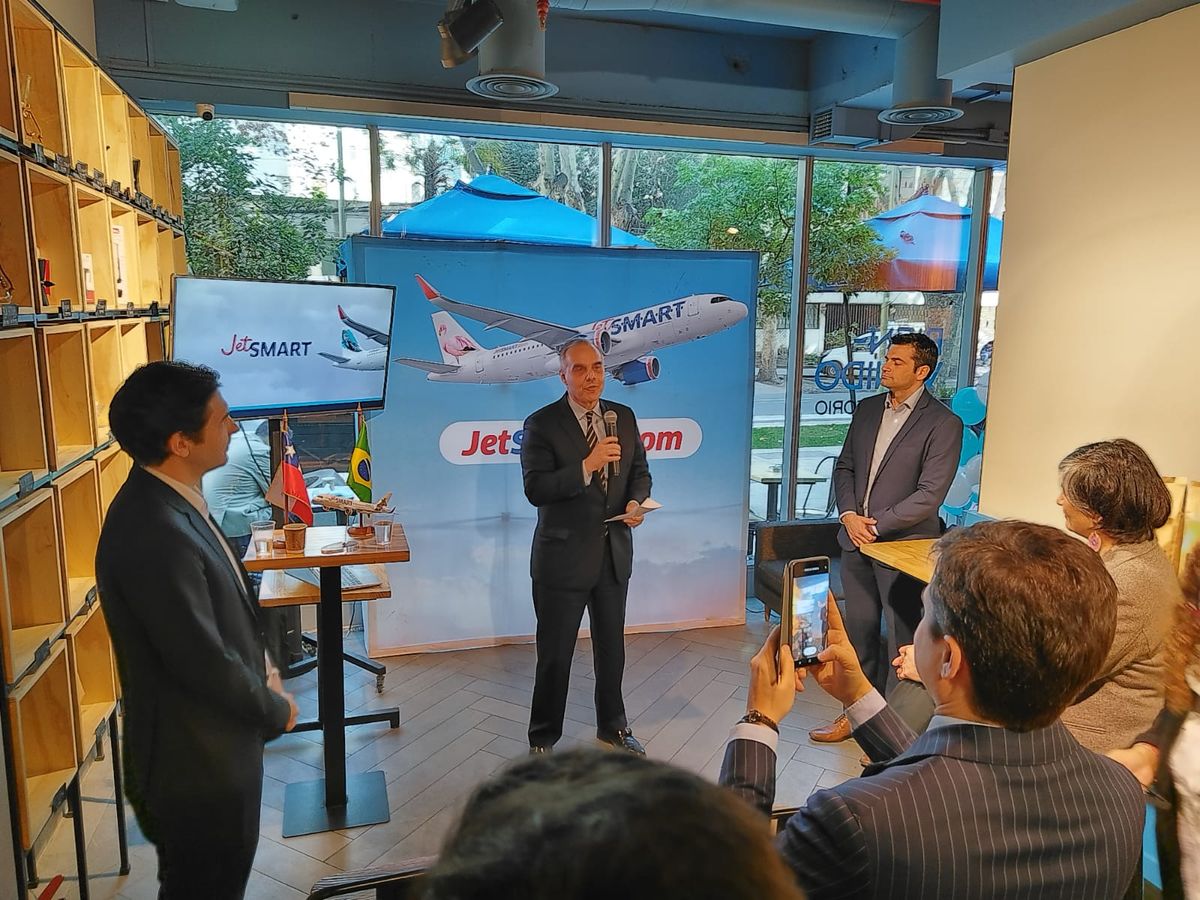 El Embajador de Brasil en Chile, Paulo Pacheco, estuvo presente en el lanzamiento de JetSMART. 