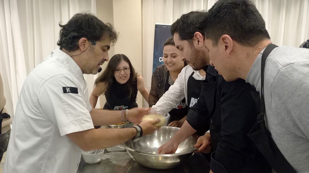 Representantes de mayoristas, agencias de viajes y aerolíneas participaron en MasterClass culinaria organizada por la Autoridad de Turismo de Aruba.