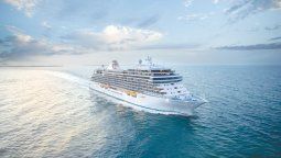 altText(Regent Seven Seas anunció su nuevo programa con una pasajera de lujo)}