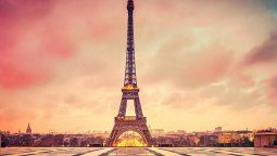 altText(La atracción más famosa de Francia subirá sus precios: ¿Cuál es y por qué?)}