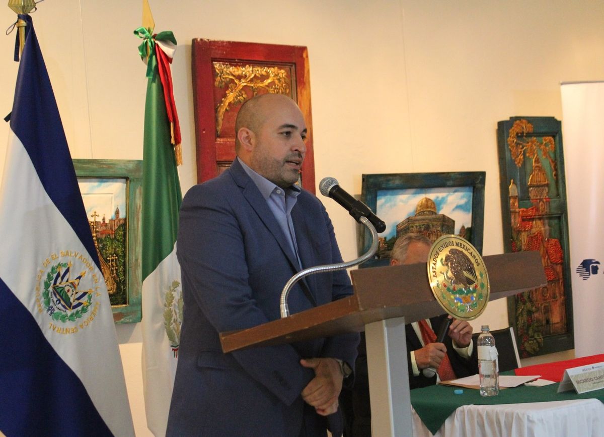 Celebración de Aeroméxico en El Salvador con la presencia de Fernando Esqueda Ruiz, gerente regional de Ventas Latinoamérica de Aeroméxico.