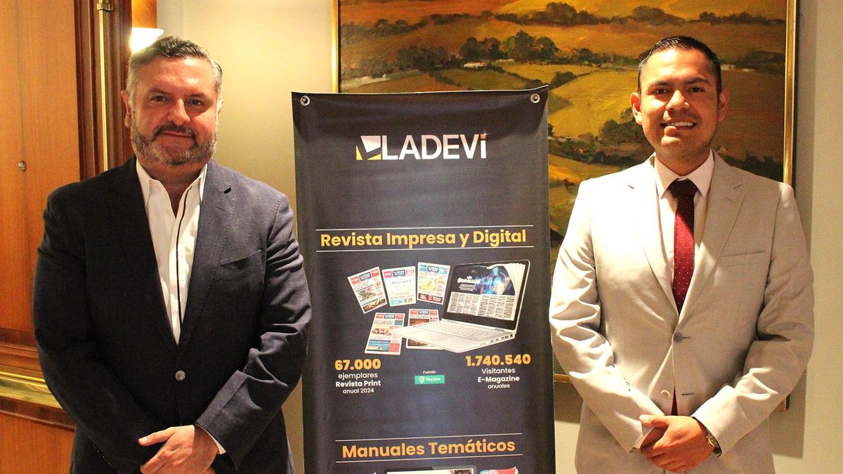 Fidel Murgueytio, gerente general de Maxitravel, y Jorge Sánchez, gerente regional de GTT.