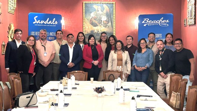 Sandals Resort junto a Discover Mayorista y agentes de viajes en un almuerzo de reconocimiento por los objetivos logrados en 2024.